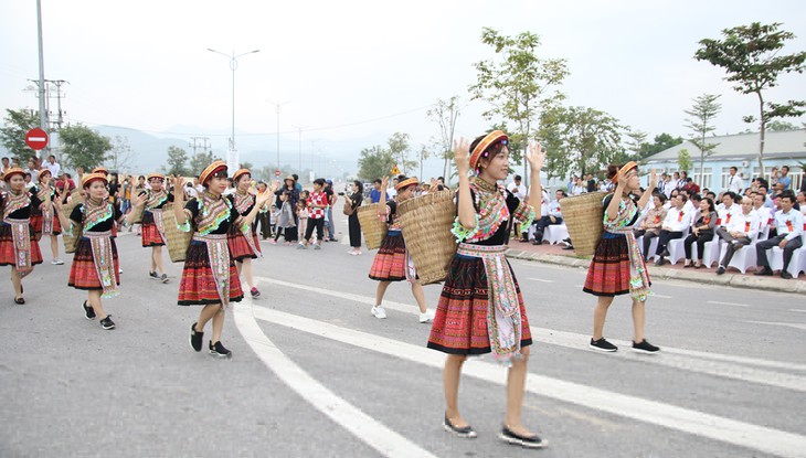 聖母信仰とベトナムの村の古い祭りを顕彰するイベント - ảnh 2