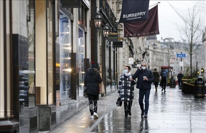 英イングランドなどでロックダウンさらに緩和、映画館や海外旅行が解禁に - ảnh 1