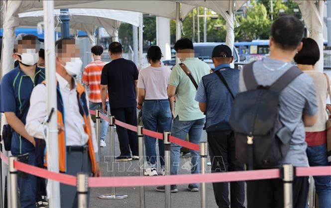 韓国で感染者初の３０００人超、連休で過去最多連続で更新 - ảnh 1