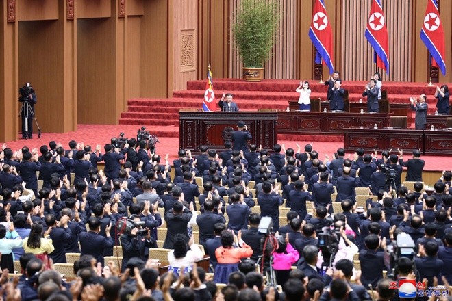 北朝鮮 核兵器使用の法令採択 キム総書記「絶対に核放棄せず」 - ảnh 1