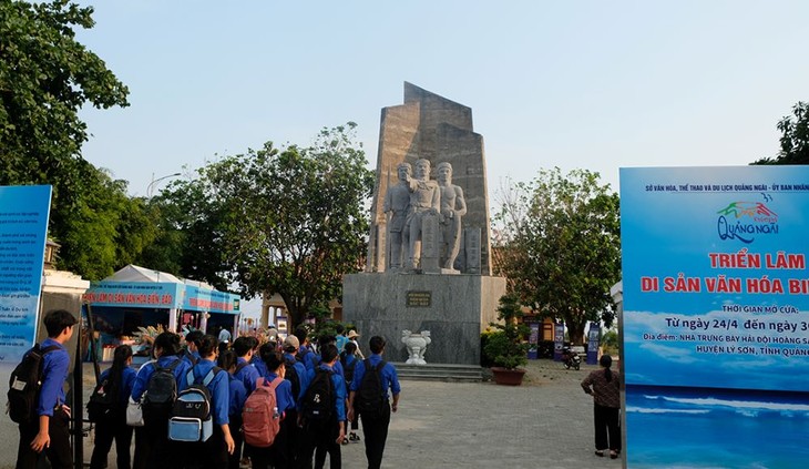 クアンガイ省で「海と島の文化遺産」展示会が開幕 - ảnh 1