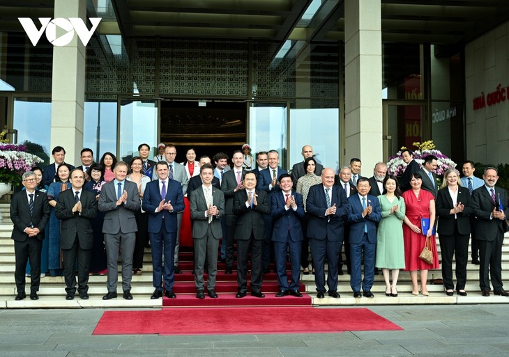 マン国会議長 在ベトナムEU諸国の大使らと会見 - ảnh 1