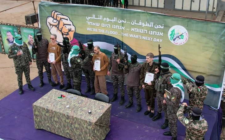ハマス、生存している人質6人を解放へ イスラエル側は602人を釈放 - ảnh 1
