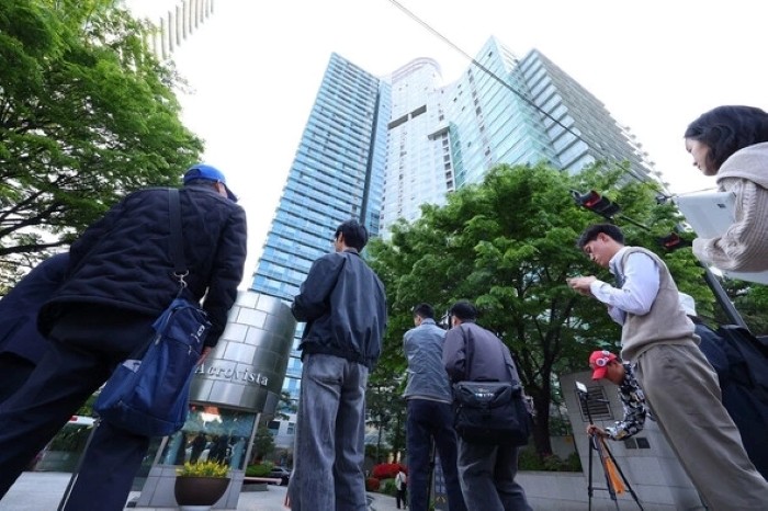 韓国検察、尹前大統領夫妻の自宅を家宅捜索 旧統一教会との関係巡り捜査 - ảnh 1