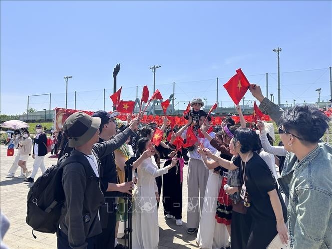 日本の東大阪市でベトナム統一50周年を祝うフェスティバル 開催 - ảnh 1