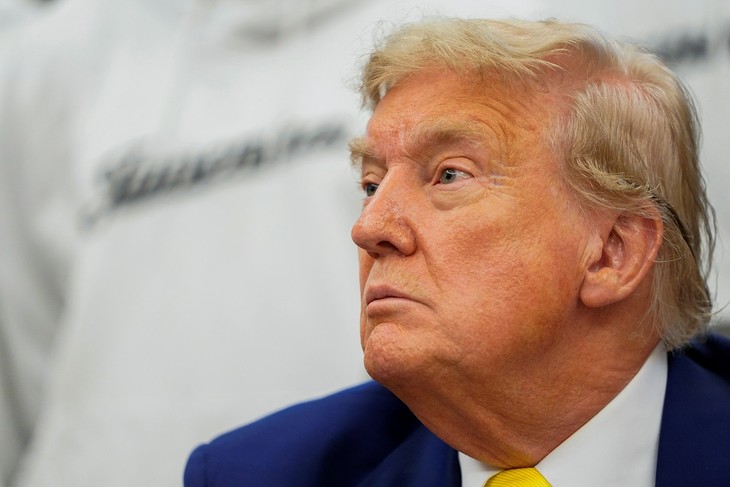 イランに「無条件降伏」要求 トランプ氏 米軍事介入も検討 - ảnh 1