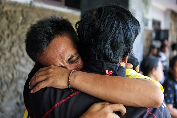 インドネシア・バリ島周辺でフェリー沈没、4人死亡・30人行方不明 - ảnh 1