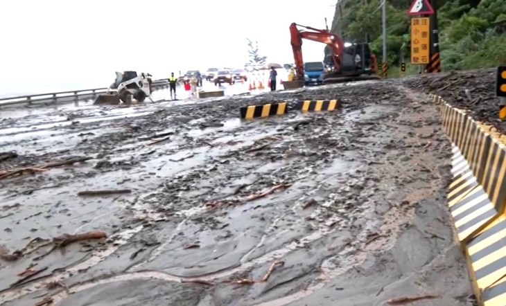 台風4号、先島諸島で強い風 高波に警戒を - ảnh 1