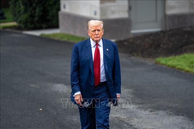 トランプ氏、原潜2隻を「適切な海域」へ派遣命令 ロシアとの核緊張高まる - ảnh 1