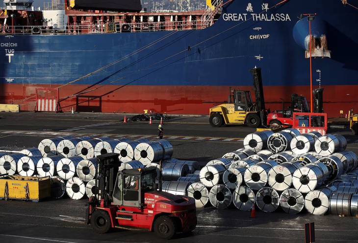 トランプ氏、半導体関税を近く発表 当初は低水準でその後引き上げへ - ảnh 1