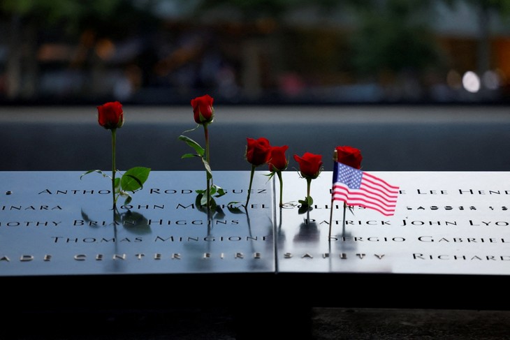 米同時多発テロから24年 ニューヨークなど各地で犠牲者を追悼 - ảnh 1