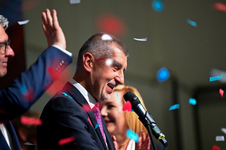 チェコ総選挙で野党勝利 前首相、極右と連立交渉へ - ảnh 1