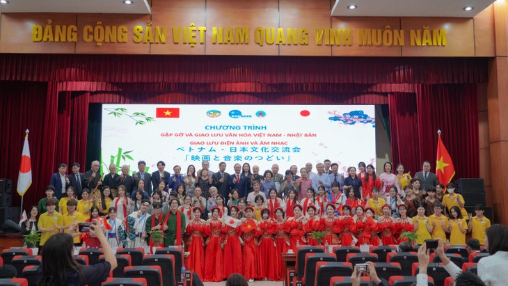 フオンドン大学で日越交流会 映画上映と尺八、MOUで交流拡大へ - ảnh 3