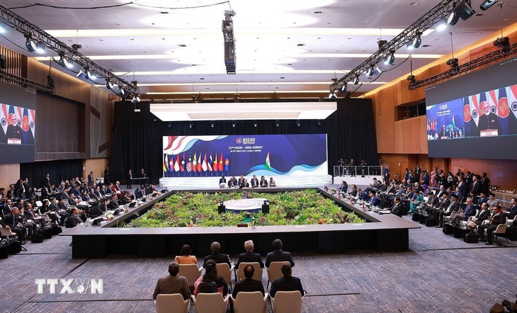 チン首相 ASEAN・インド首脳会議に出席 - ảnh 2