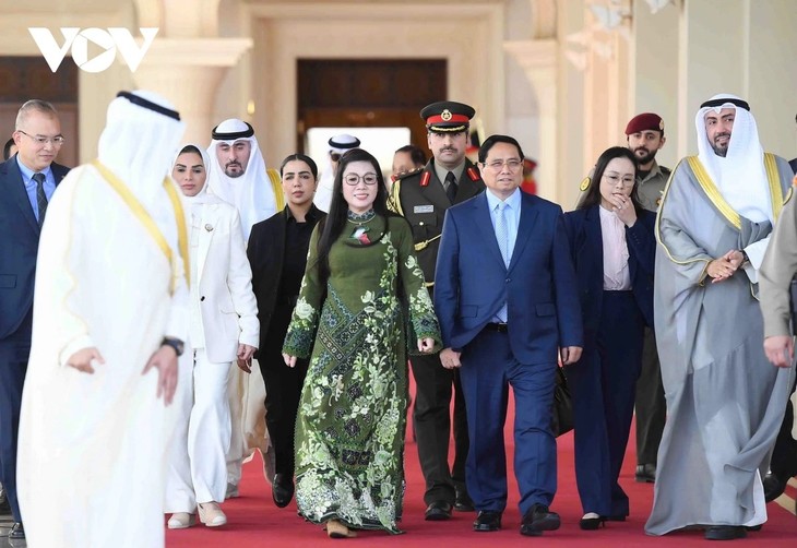 チン首相  アルジェリアへの公式訪問を開始 - ảnh 1