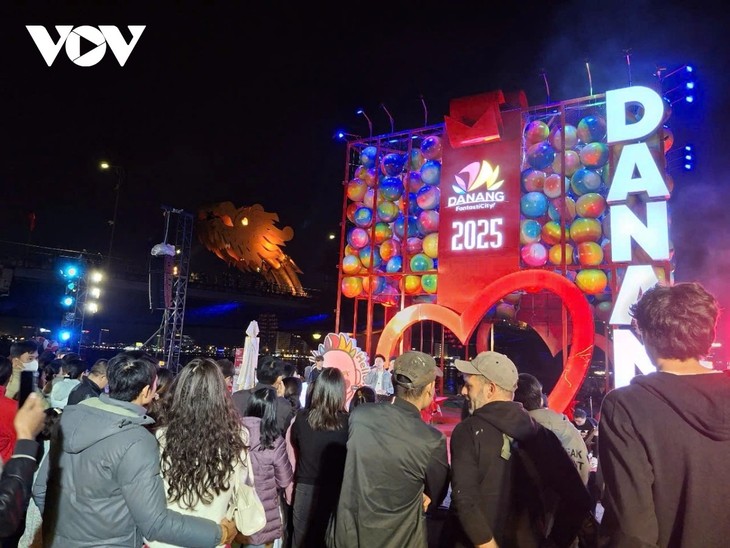 全国各地で2026年の新年を迎える - ảnh 1