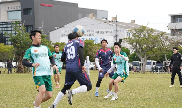 沖縄で国際親善サッカー大会 4か国が交流 - ảnh 1