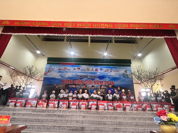 ソンラ省山間部の貧困世帯にテトのぬくもり - ảnh 1