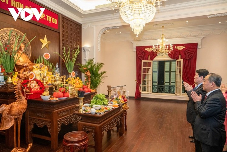 ルオン・クオン主席、ホー・チ・ミン主席を追悼 - ảnh 2