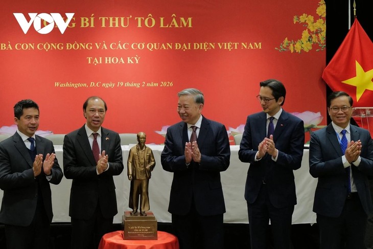 トー・ラム書記長、米国在留ベトナム人コミュニティと懇談 - ảnh 1