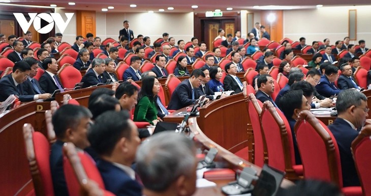 第14期第２党中総：集団の知恵と戦略的ビジョン、刷新精神の結晶 - ảnh 2