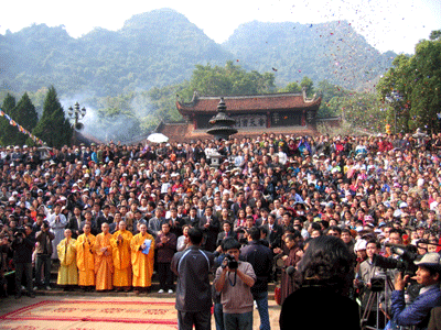 Pembukaan pesta  pagoda Huong tahun Naga 2012 - ảnh 2