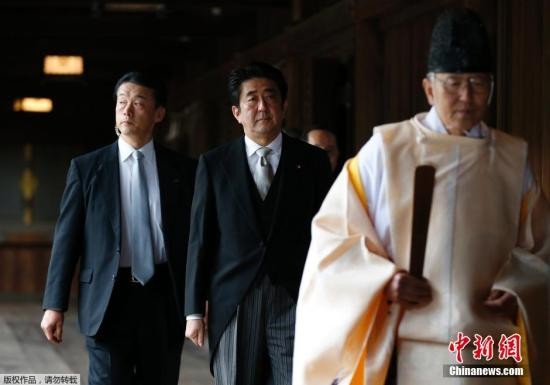 日本首相安倍参拜靖国神社 - ảnh 1