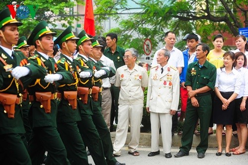 奠边府大捷60周年纪念集会、阅兵式和群众游行全景 - ảnh 11