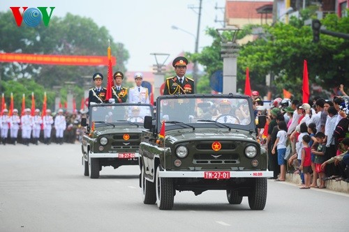 奠边府大捷60周年纪念集会、阅兵式和群众游行全景 - ảnh 12