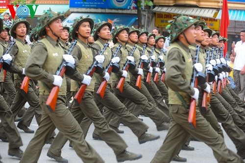 奠边府大捷60周年纪念集会、阅兵式和群众游行全景 - ảnh 13