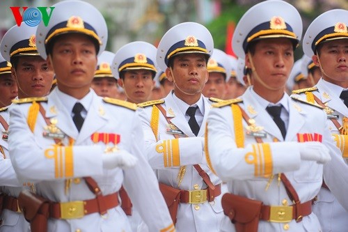 奠边府大捷60周年纪念集会、阅兵式和群众游行全景 - ảnh 14