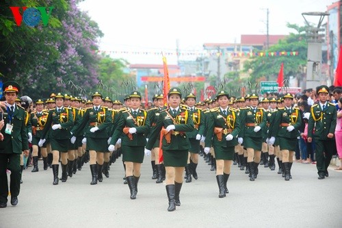 奠边府大捷60周年纪念集会、阅兵式和群众游行全景 - ảnh 15