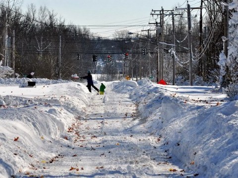 美国东北地区遭受史上最大暴风雪侵袭 - ảnh 1