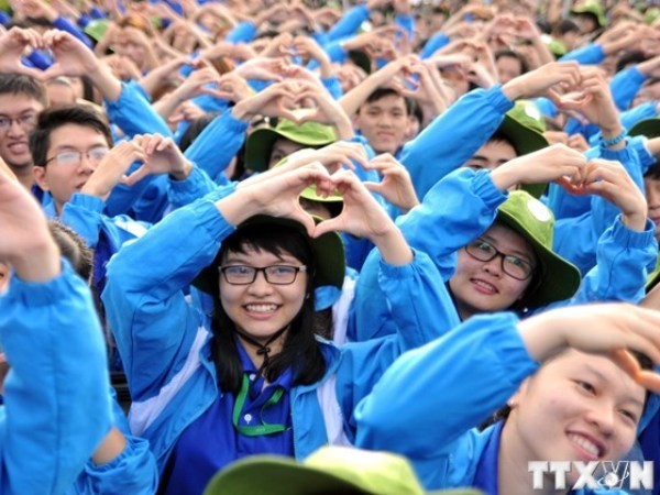 越南胡志明共青团中央向全国84名优秀共青团干部和团员颁发李自重奖 - ảnh 1