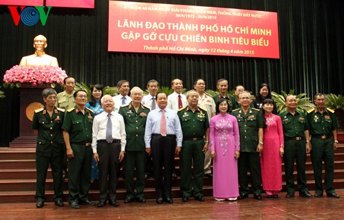 胡志明市举行南方解放国家统一40周年退伍军人见面会 - ảnh 1