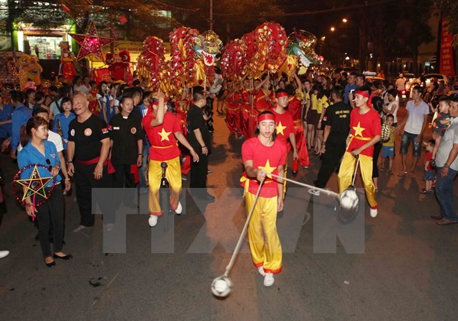 越南全国各地纷纷举行活动喜迎中秋 - ảnh 1