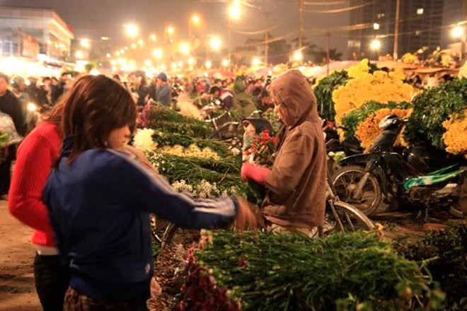 广霸花卉夜市——河内市的独特集市 - ảnh 2