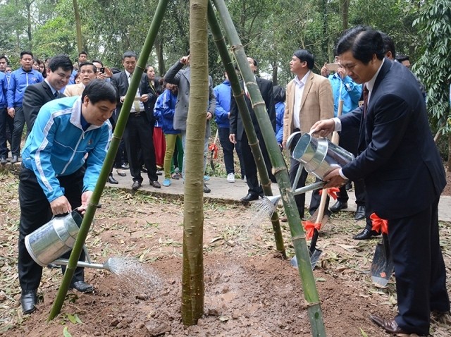 河内团市委举行“世代铭记胡志明主席功绩”植树节启动仪式 - ảnh 1