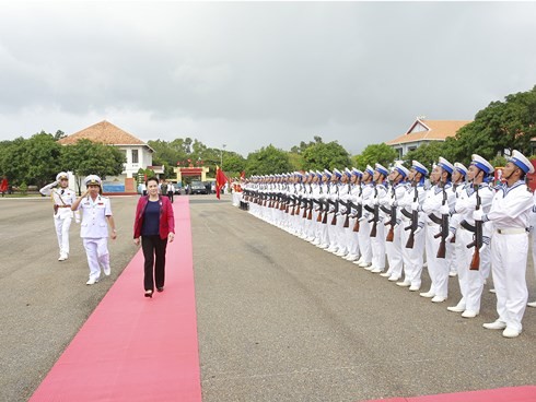 阮氏金银视察海军各单位 - ảnh 1