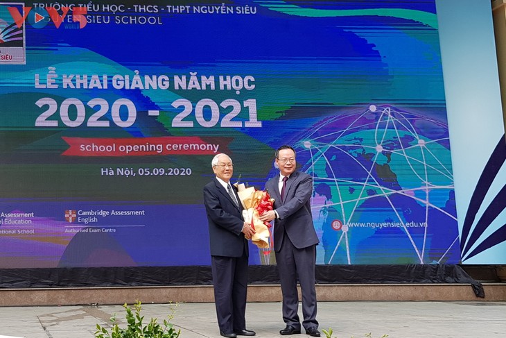 全国近两千三百万学生参加2020-2021新学年开学典礼 - ảnh 1