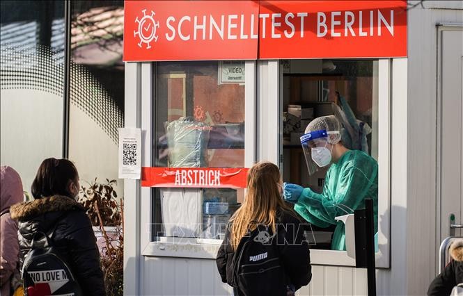 许多欧洲国家的日新增新冠肺炎确诊病例再创历史新高 - ảnh 1