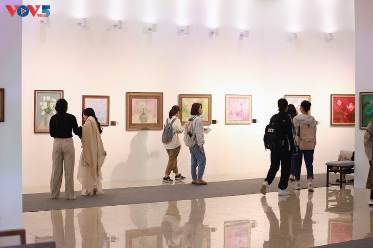 展现莲花纯洁美的美术展 - ảnh 7