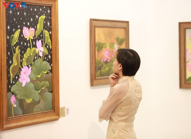 展现莲花纯洁美的美术展 - ảnh 8