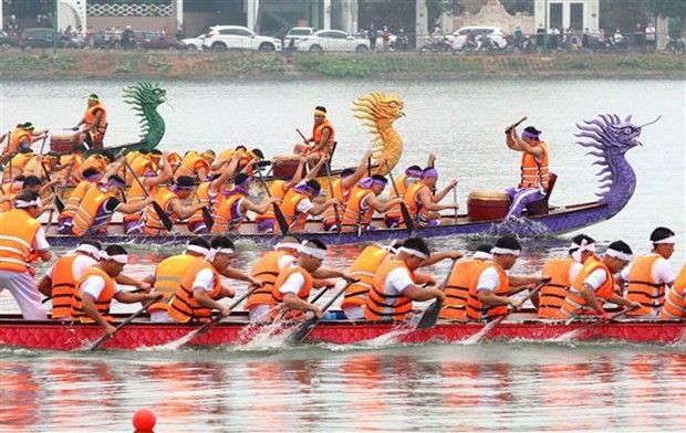 雄王祭祖日越池龙舟赛：激情澎湃 - ảnh 1