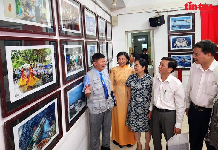 “青年与长沙”时事与艺术图片展在胡志明市举行 - ảnh 1