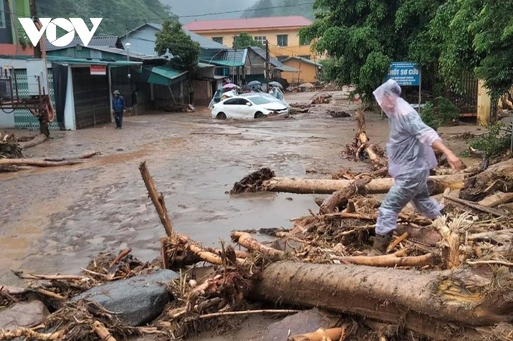 西北地区克服暴雨引发山洪和山体滑坡造成的损失 - ảnh 1