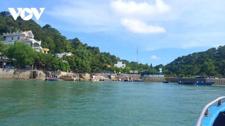 为广宁省芒街市海岛旅游线铺路的女退伍军人 - ảnh 2