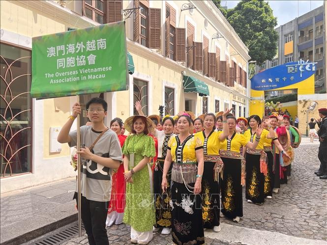 在中国澳门国际幻彩大巡游中推广越南文化 - ảnh 1