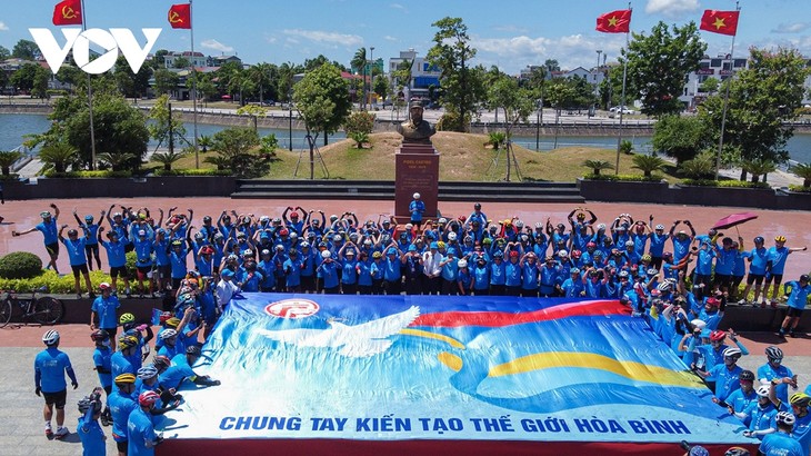 和平节——爱好和平人民的旅程 - ảnh 1