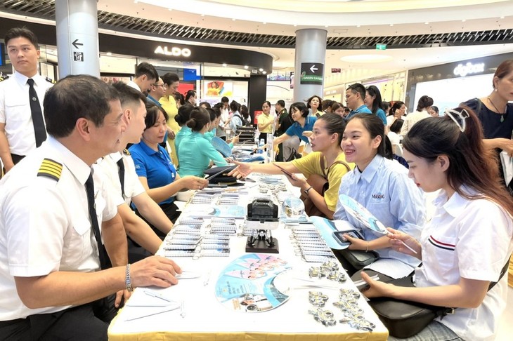 劳动力市场蓬勃发展，为首都经济社会发展提供保障 - ảnh 1